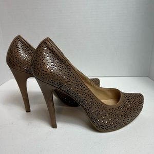 BCBG Padgett Laser Cut Pumps with silver underlay, Size 8M